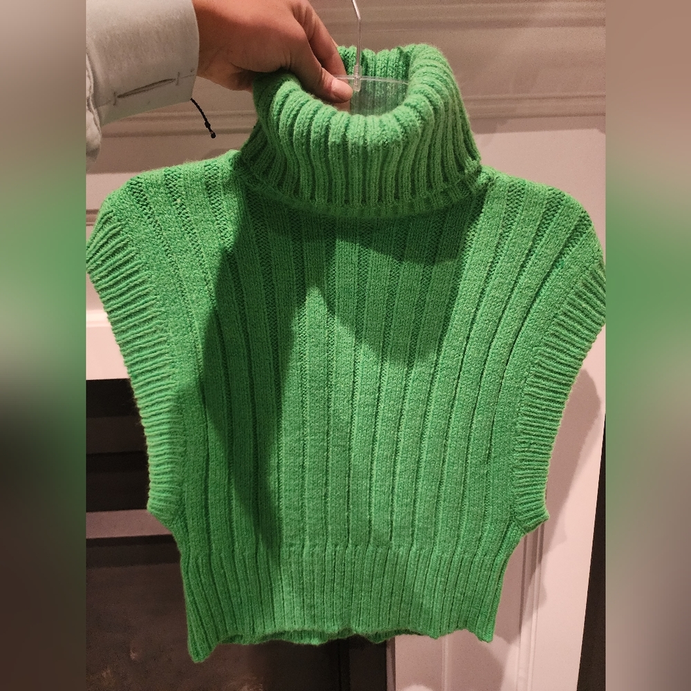 Cropped turtle neck sweater
